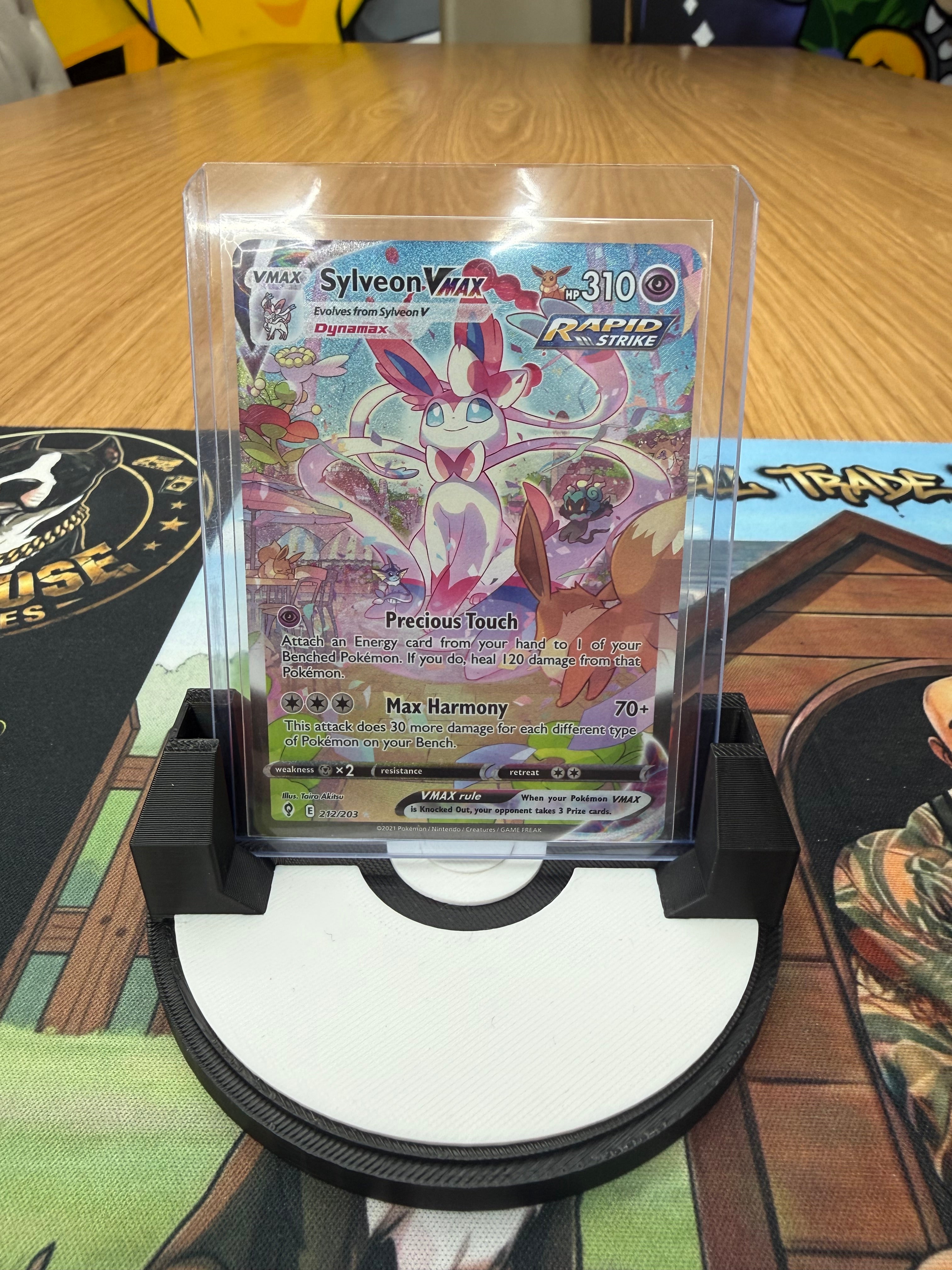 Pokemon Sylveon VMAX Alt Art 212/203 Secret Rare - 2021 Evolving Skies
